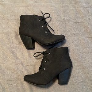 Rampage “Ram Tashi” side zip booties with laces size 7M in black (worn once)